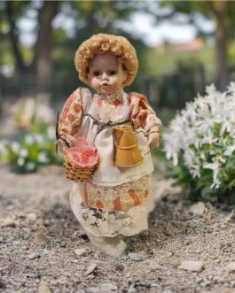 בובת פורצלן DAISY