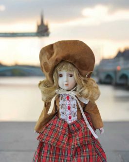 Porcelain dolls with mechanical jukebox HERITAGE COLLECTION